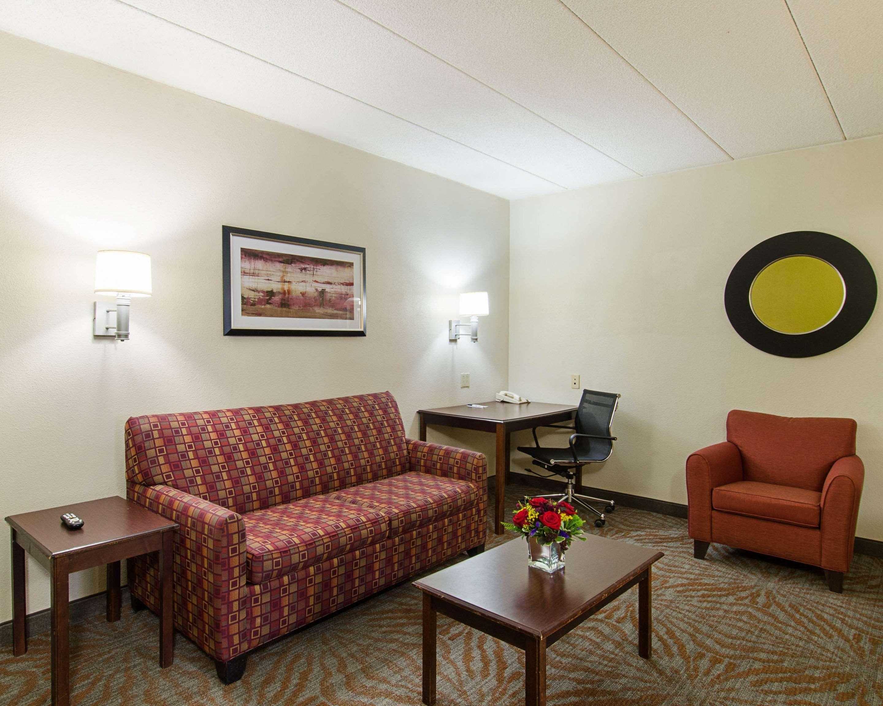 Quality Inn & Suites Worcester Buitenkant foto