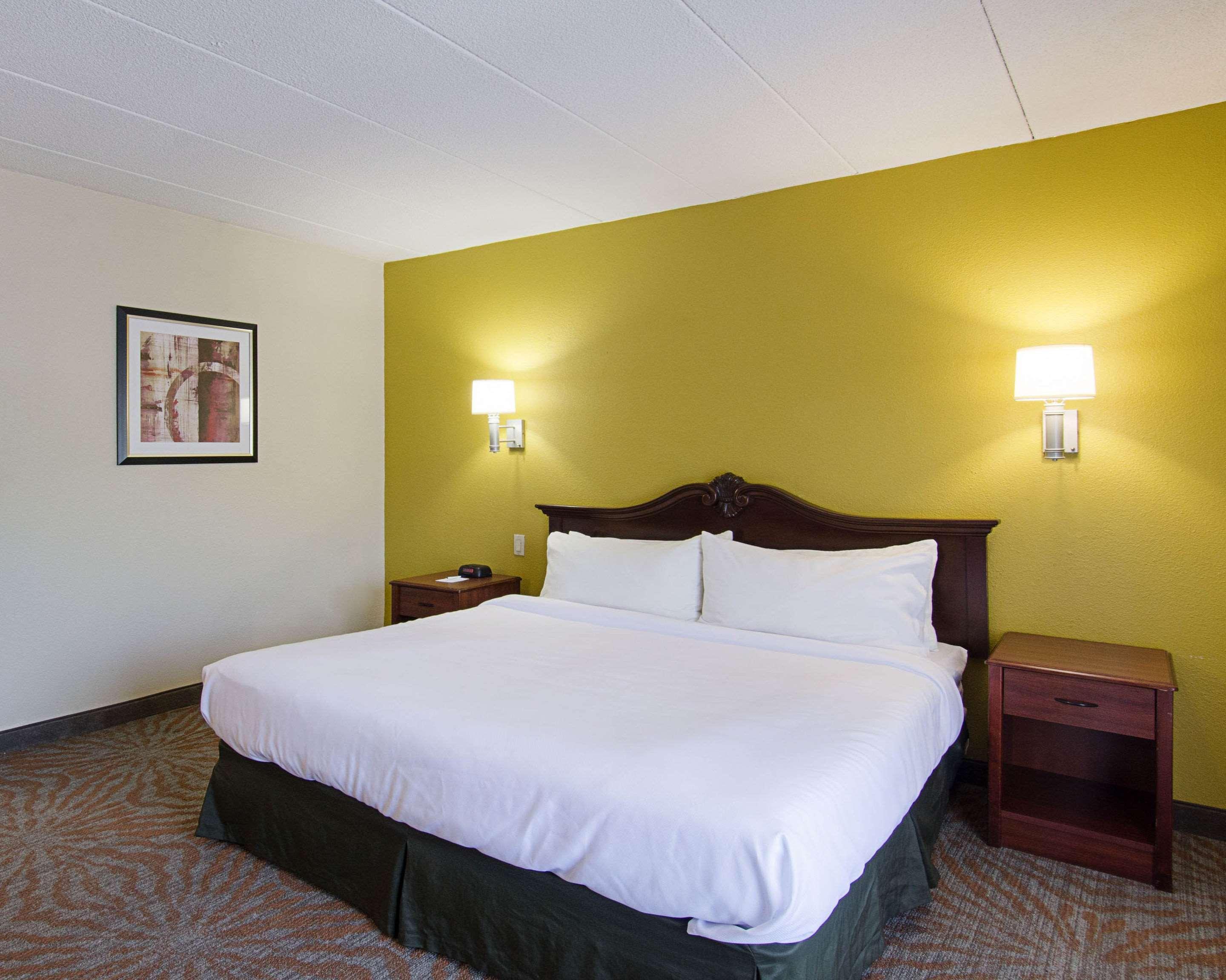 Quality Inn & Suites Worcester Buitenkant foto
