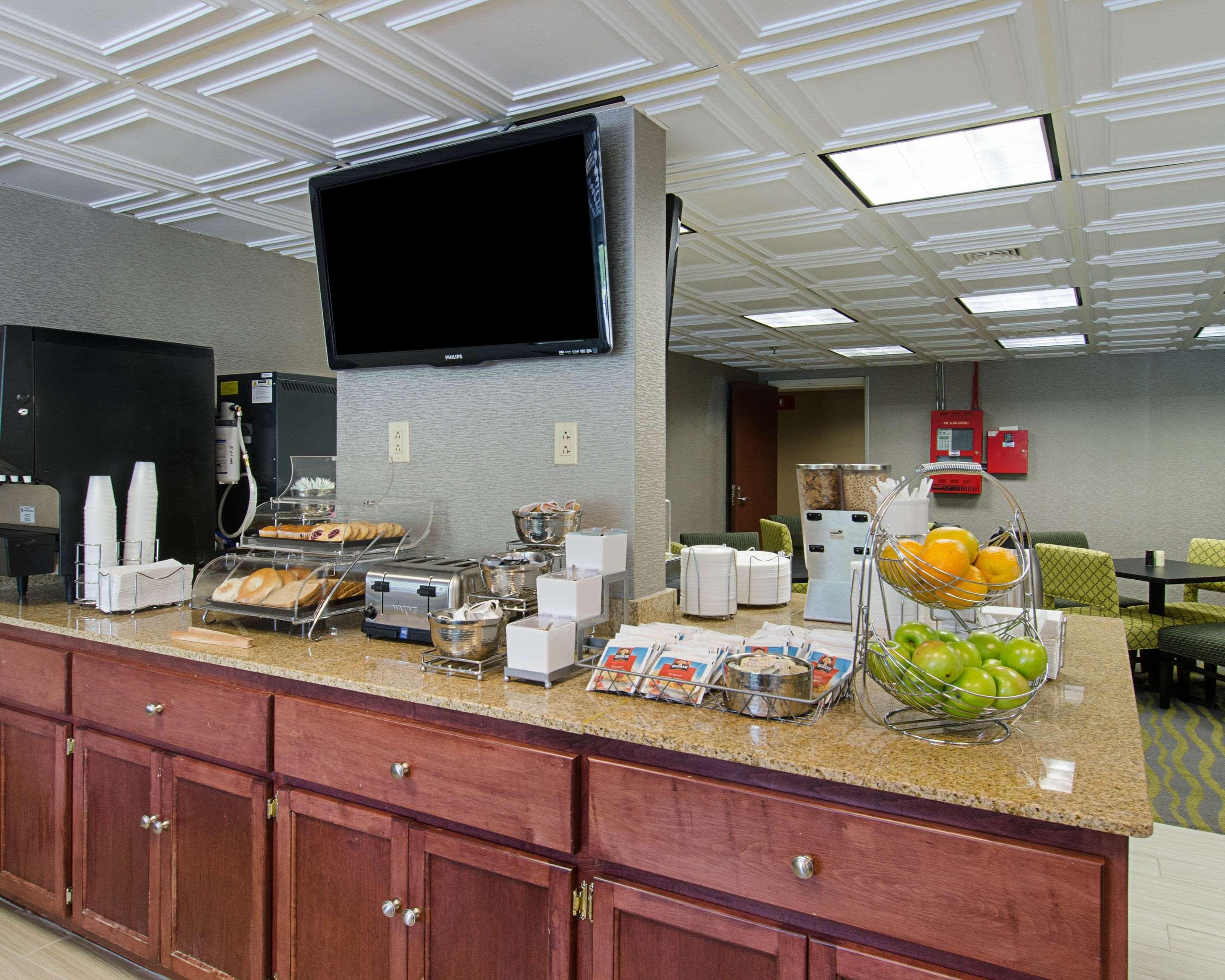 Quality Inn & Suites Worcester Buitenkant foto