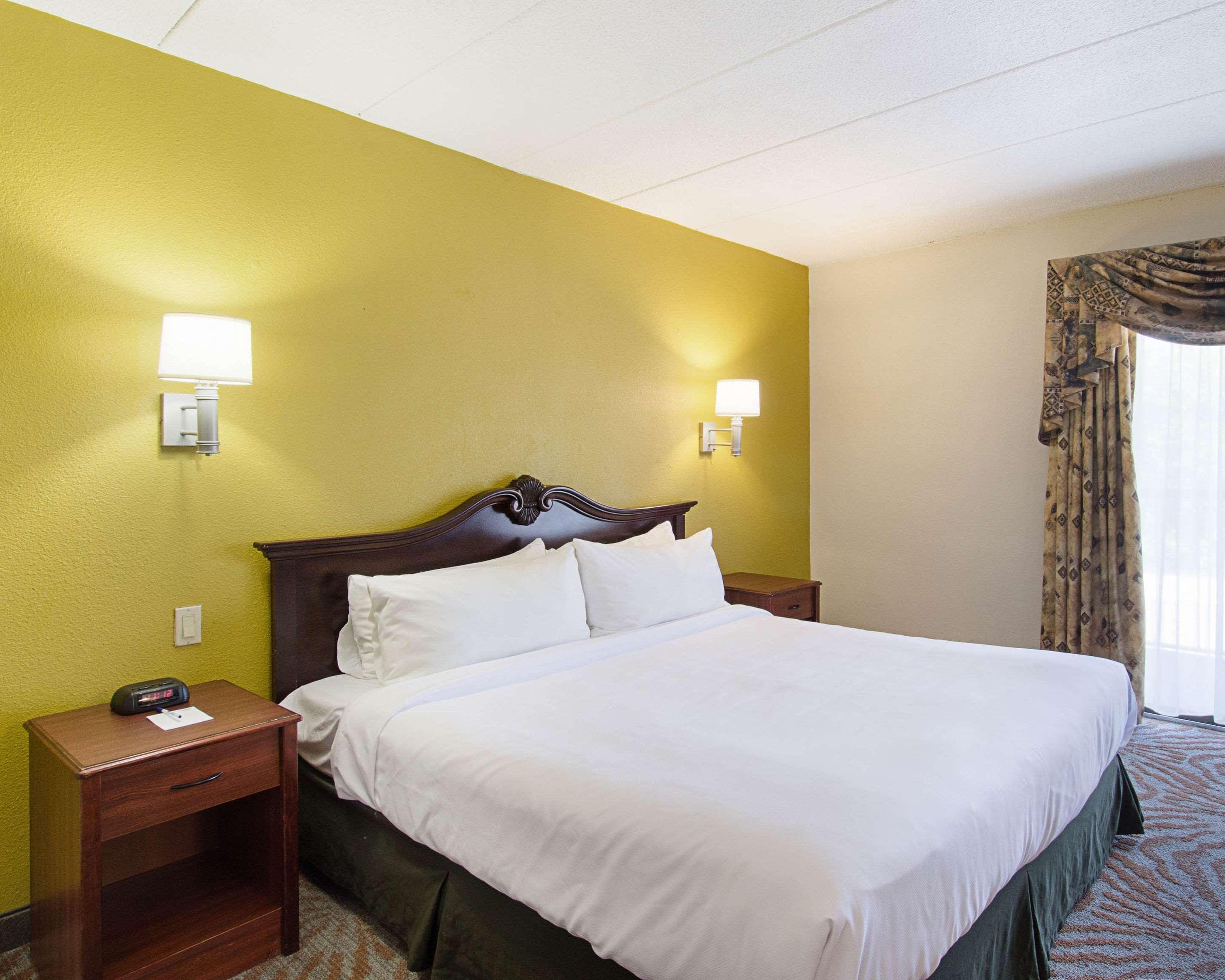 Quality Inn & Suites Worcester Buitenkant foto