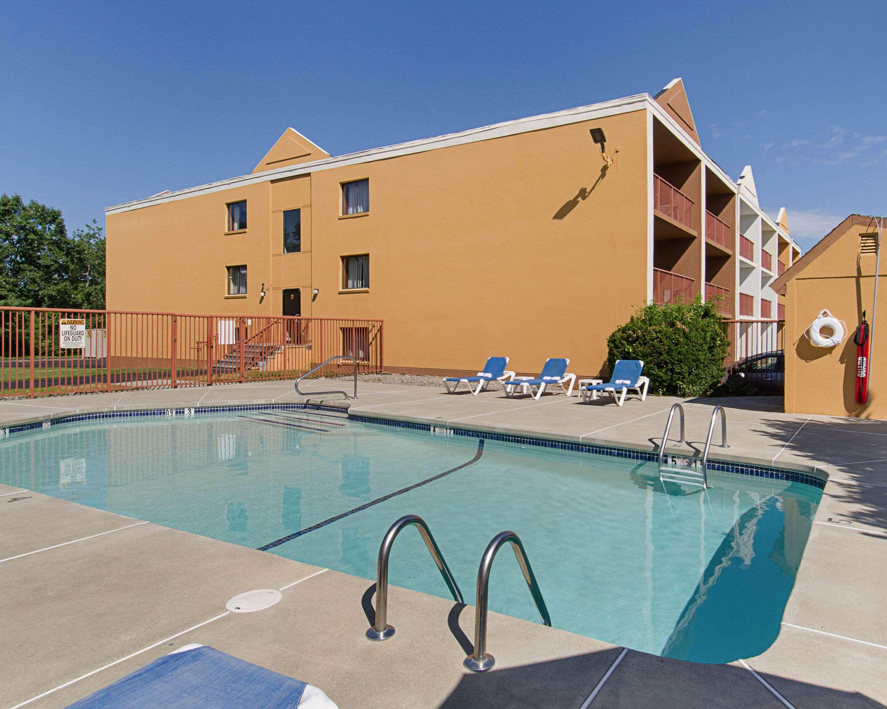 Quality Inn & Suites Worcester Buitenkant foto